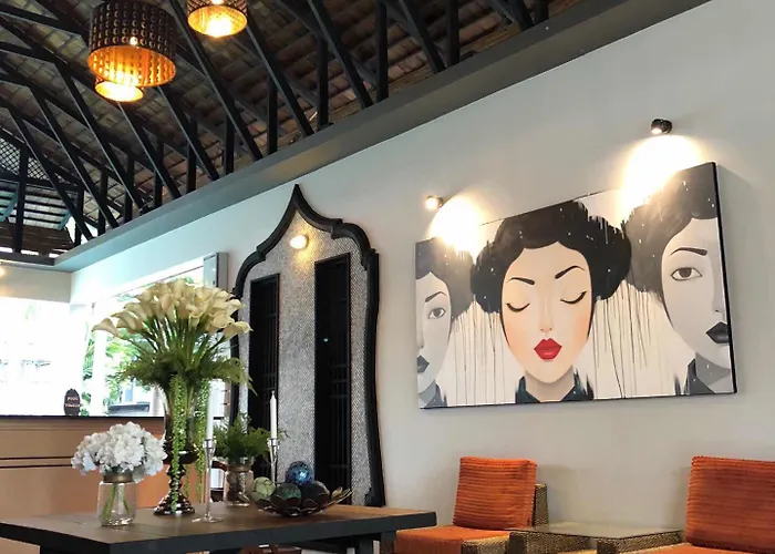 Paragon Hotel