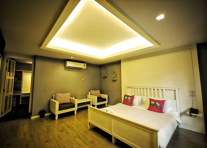 Paragon Hotel