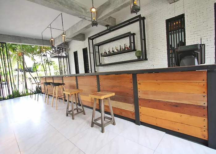Paragon Hotel