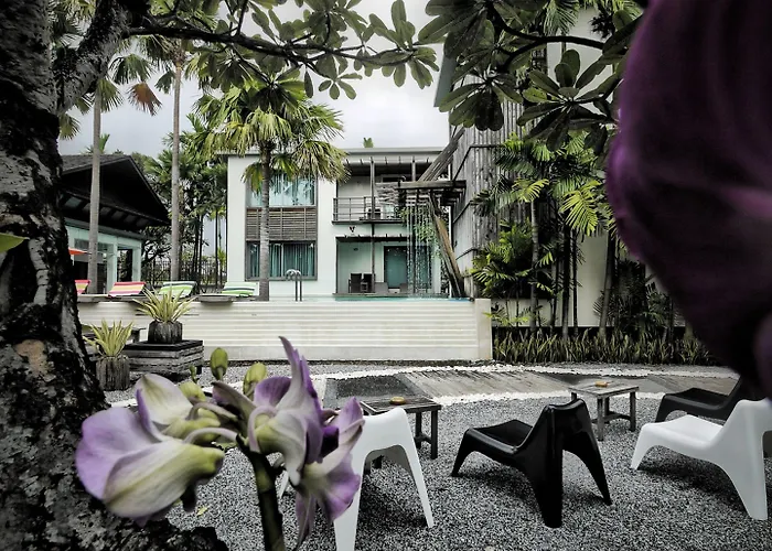 Paragon Hotel