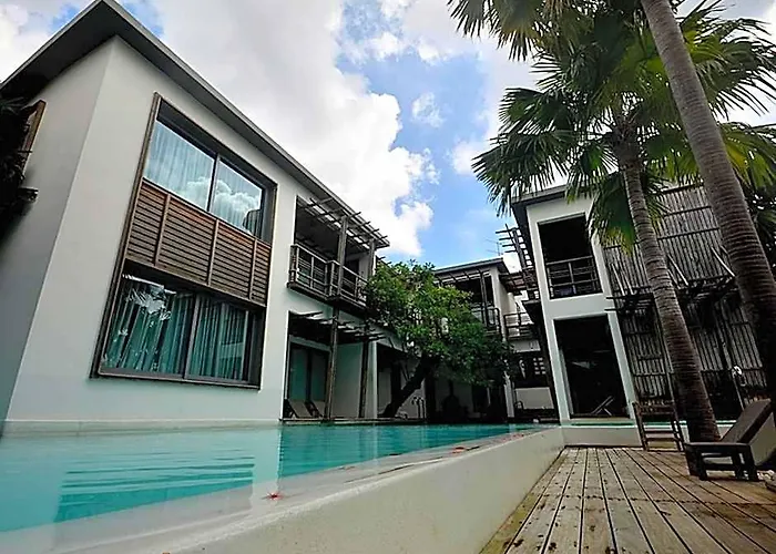 Paragon Hotel