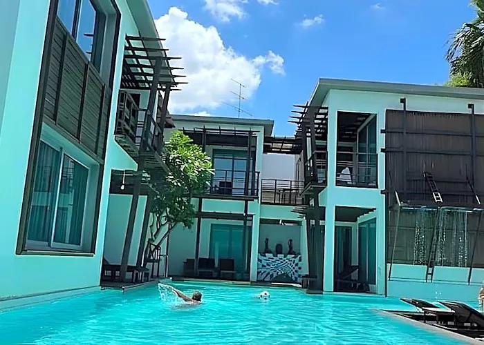 Paragon Hotel 4*
