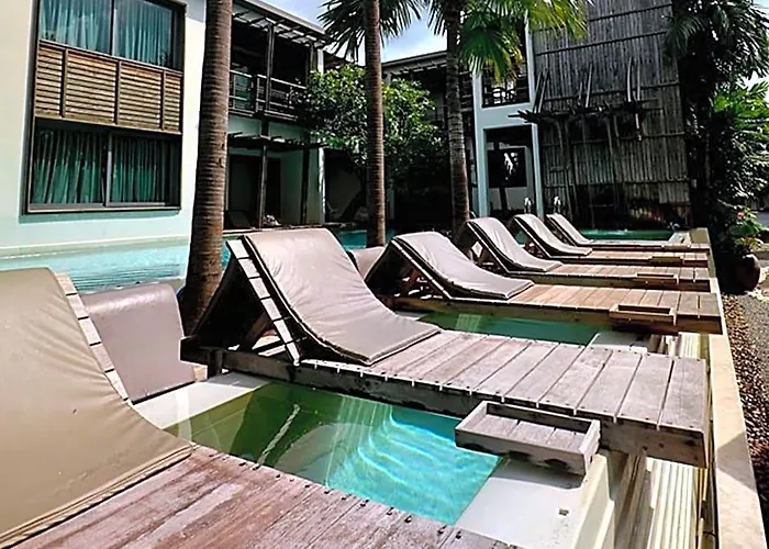 Paragon Hotel